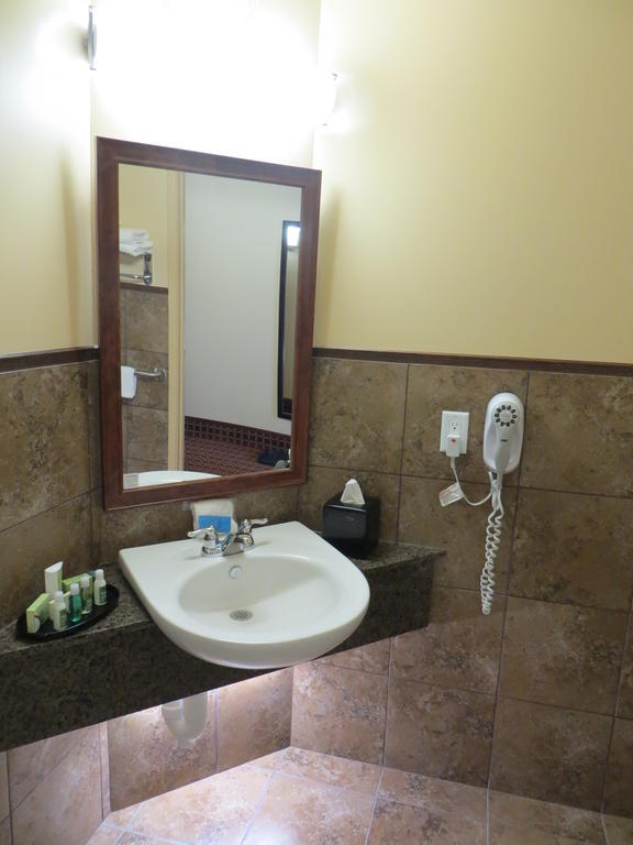 Poplar Tree Inn Stoughton Quarto foto